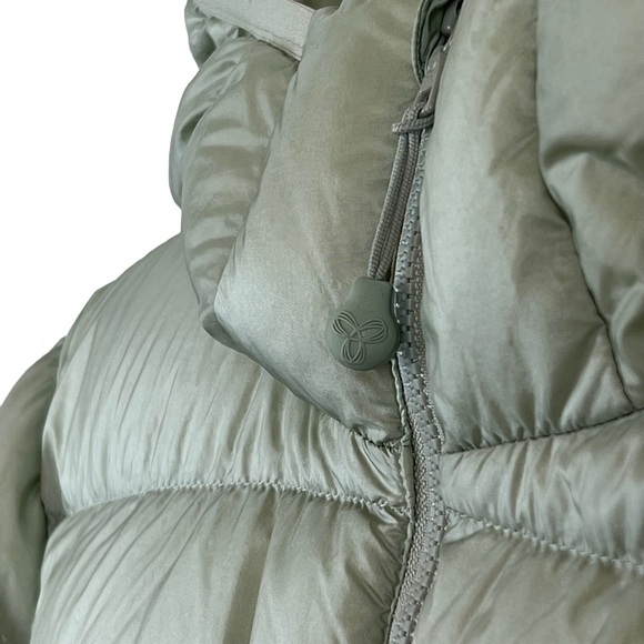 Aritizia | TNA | The New Little Puff | Size Large | Green | Packable | Hooded - Picture 6 of 12